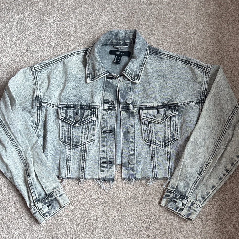 Cropped Acid-Wash Denim Jacket in Light Gray